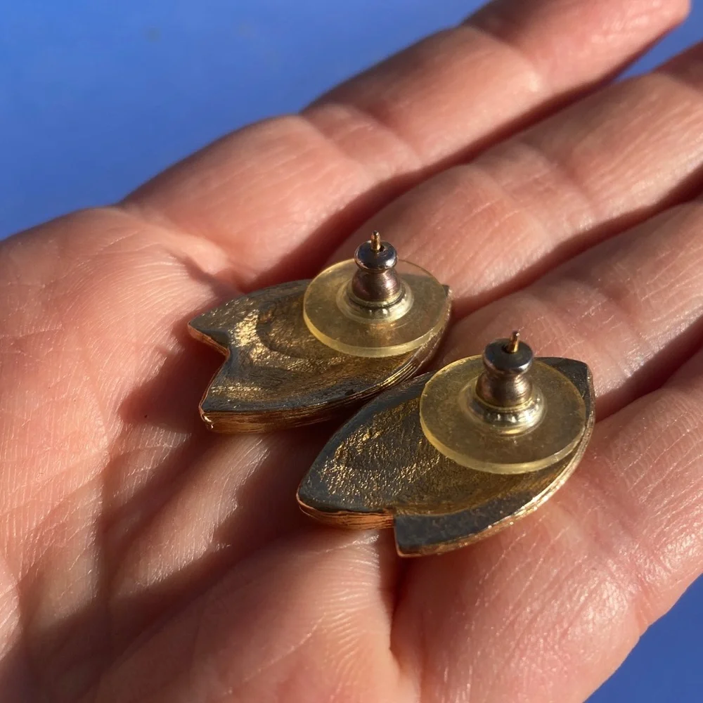 Vintage Gold-Toned Leaf Earrings - Picture 5 of 6